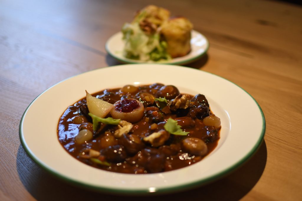Feldhasenragout nach französischer Art mit Speck & Rotwein, OÖ LJV
