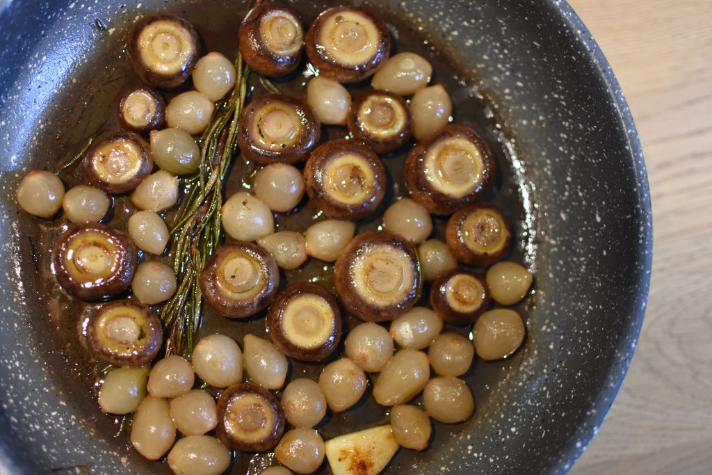 Feldhasenragout nach französischer Art mit Speck & Rotwein, OÖ LJV