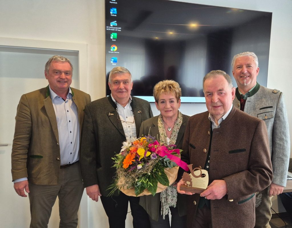 Jagdhornbläsergruppe INNKREIS würdigt den Einsatz von Ludwig Ortmaier, OÖ LJV