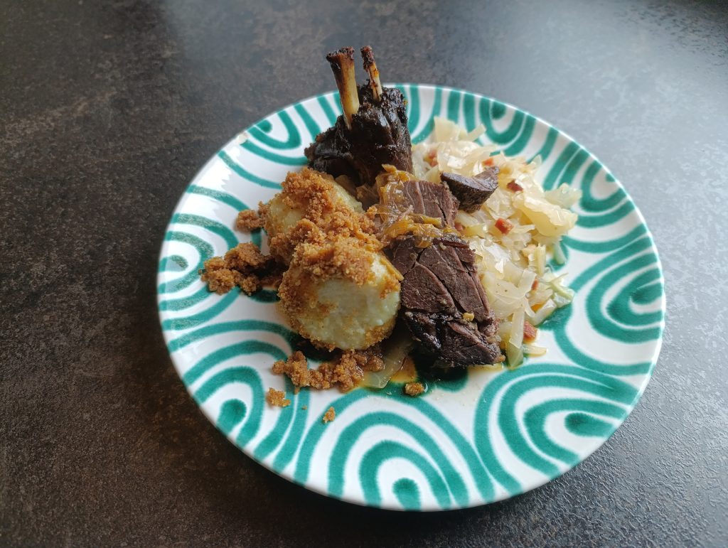 Dachsbraten mit Kartoffelknödel und warmen Krautsalat, OÖ LJV